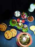Saag Gosht with Makkai Ki Roti