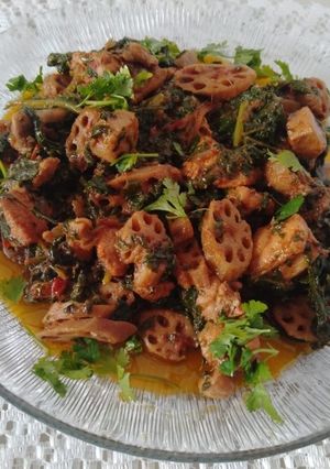 A picture of بھیں پالک چکن.