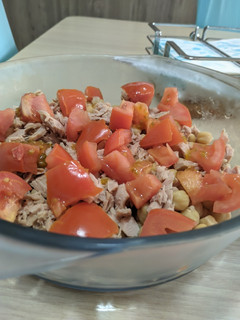 Una foto de Ensalada de garbanzos