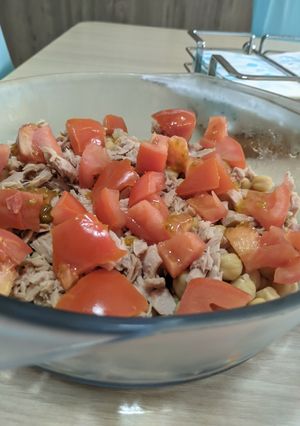 Una foto de Ensalada de garbanzos