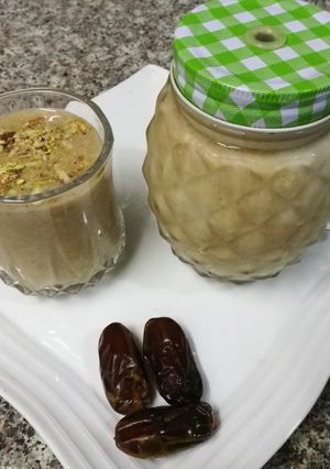 A picture of Almond date caster milkshak.