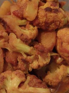 আলু ফুলকপির ডালনা (Aloo fulkopir dalna recipe in Bengali) রেসিপির প্রধান ছবি