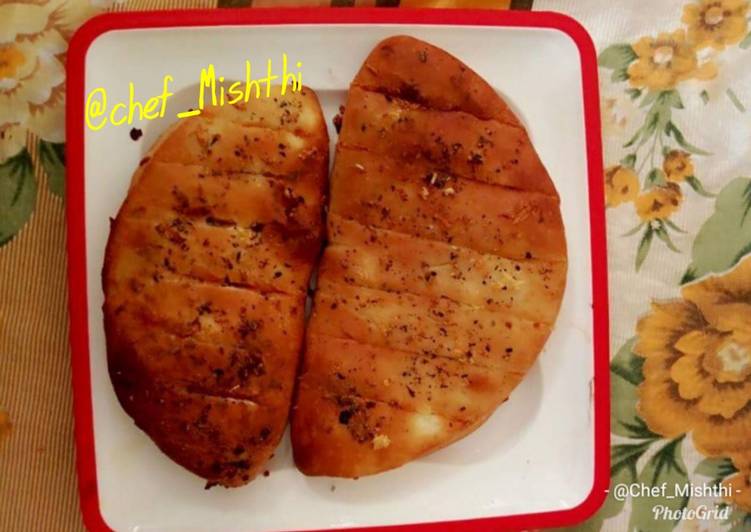 Recipe of Perfect Stuffed garlic Bread #starters