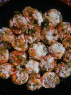 மினி பீட்சா(mini pizza recipe in tamil) செய்முறை முக்கிய புகைப்படம்