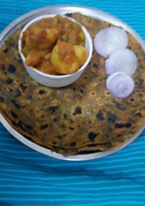 A picture of Methi paratha.