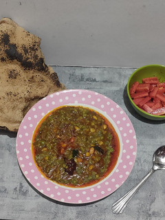 લહસૂની પાલક ખીચડી (Lahsuni Palak Khichadi Recipe In Gujarati) રેસીપી મુખ્ય ફોટો