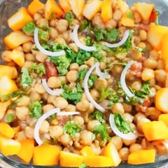 A picture of Aloo Choley.