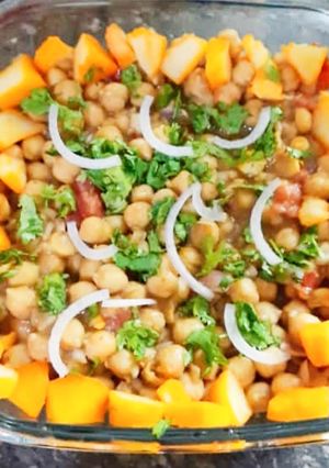 A picture of Aloo Choley.