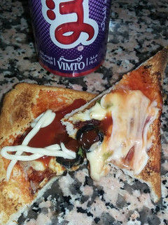 صورة لوصفة بيتزا توست 🍕