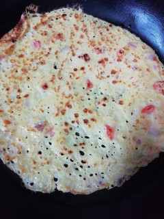 A picture of Onion tomato rava dosa.