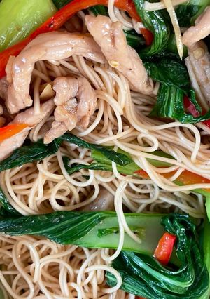 รูปของ หมี่เหลืองผัดหมูหั่นเส้นกวางตุ้ง🌶️🫚🍜