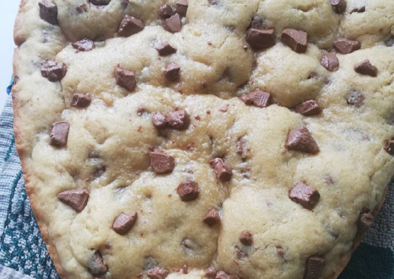 Cookies géant aux pépites de chocolat et fourrés..