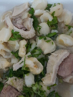 Una foto de Sopa de mote con panceta y ternera