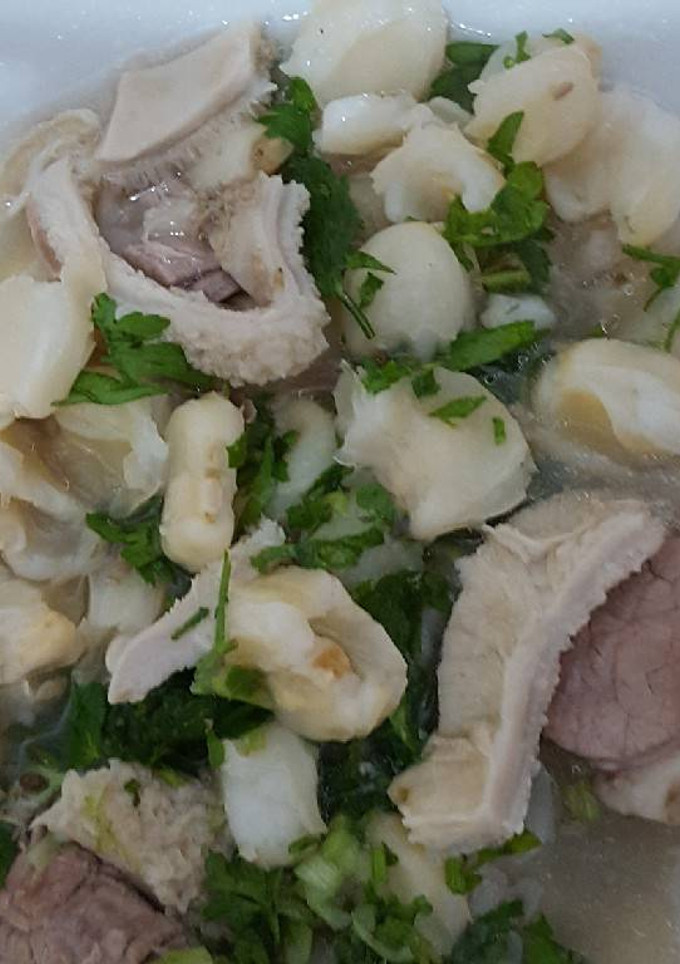 Una foto de Sopa de mote con panceta y ternera