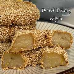 A picture of Donut pisang wijen.