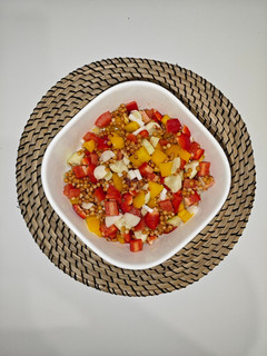 Una foto de Ensalada de legumbres multicolor