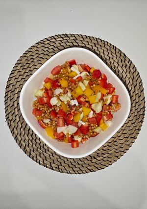 Una foto de Ensalada de legumbres multicolor