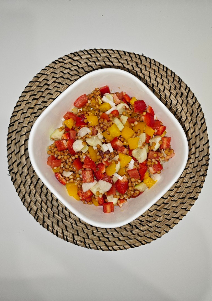 Una foto de Ensalada de legumbres multicolor