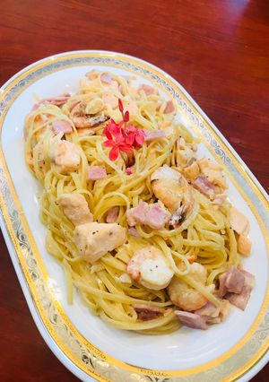 Hình của món Pasta cá hồi,tôm,thịt hun khói.