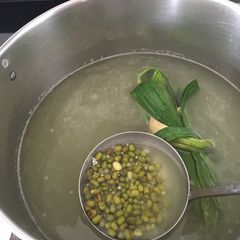 Green bean soup A picture of Green bean soup.