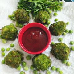 A picture of Matar pakoda.