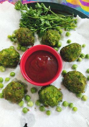 A picture of Matar pakoda.