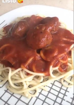 Una foto de Albóndigas con tomate y chipotle