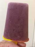 Helado palito de cereza