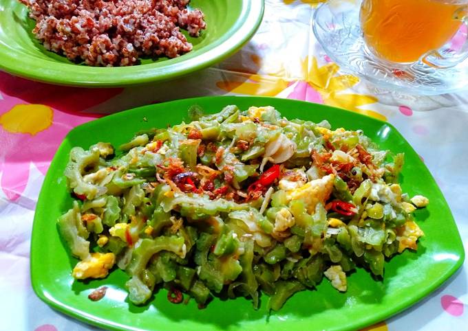 Cara Buat Tumis Pare + Telur Ekonomis