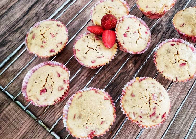 Resep Strawberry muffins (Sally&#39;s baking addiction) 🧁🍓, Enak