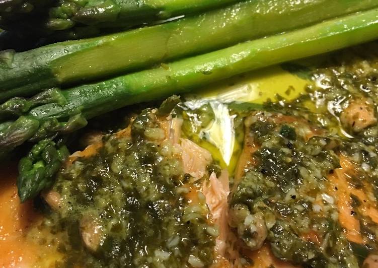 Simple Way to Make Award-winning Salmon with Basil Sauce