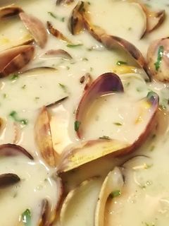 Una foto de Almejas en salsa verde