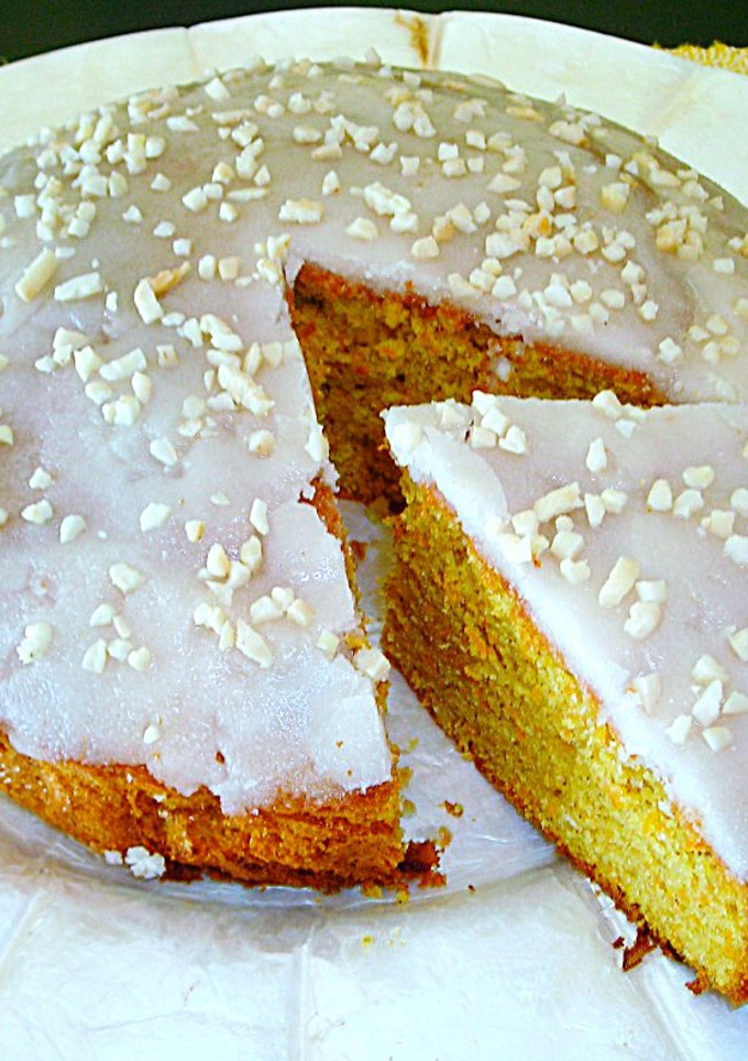 Una foto de Bizcocho de zanahorias con glaseo blanco