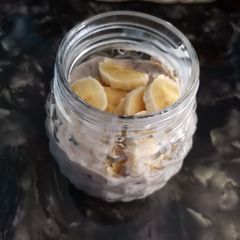 A picture of Chocolate and banana overnight oats #noheatchallenge.