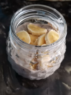 A picture of Chocolate and banana overnight oats #noheatchallenge.