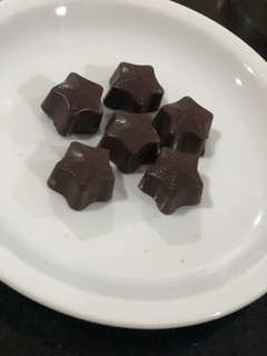 Una foto de Bombones rellenos de dulce de leche