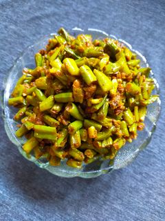 बोरो की सूखी सब्जी (boro ki sukhi sabzi recipe in Hindi) रेसिपी मुख्य फोटो