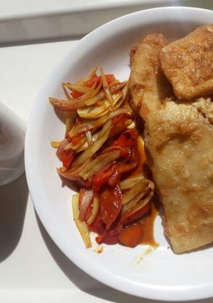 A picture of Yamarita with oniontomatoe sauce and black tea.