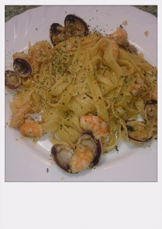 Una foto de Tallarines con almejas (alle vongole)