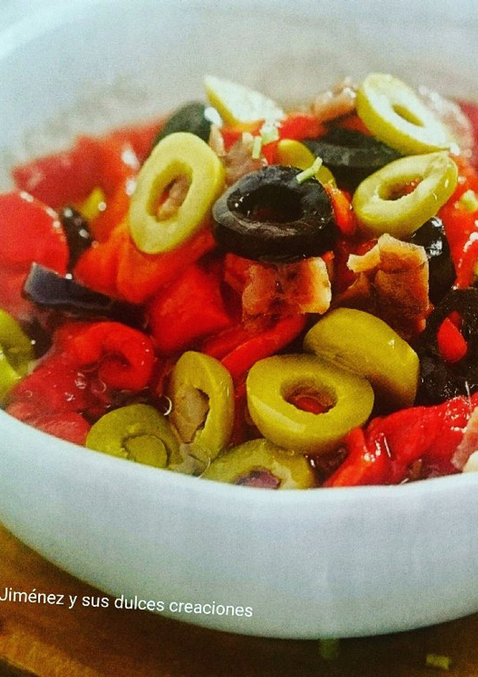 Una foto de Ensalada de pimientos asados y anchoas