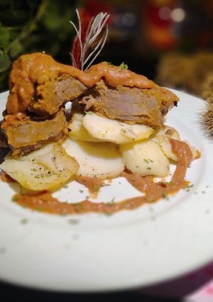 Una foto de Ternera en Salsa de Tomate y Castañas al Oporto