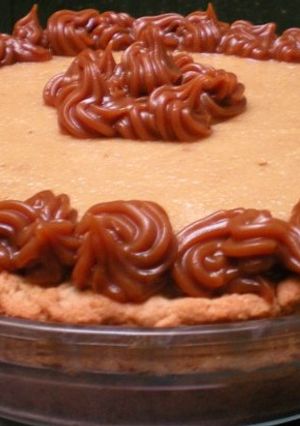 Una foto de Bizcochuelo de banana con dulce de leche rápido y económico