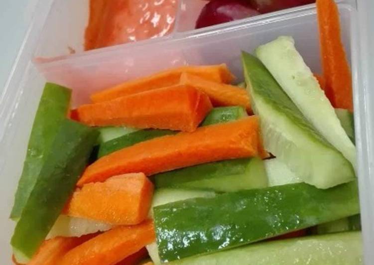 Easiest Way to Make Speedy Carrots and cucumber dip