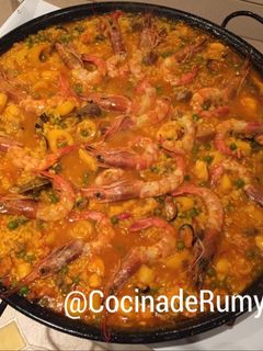 Una foto de Paella de mariscos