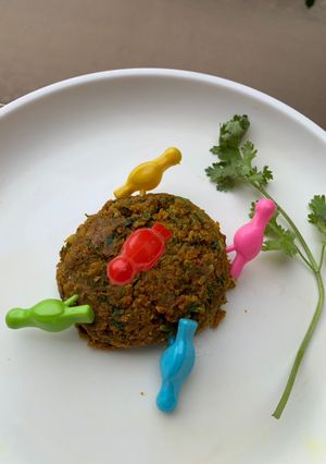A picture of Kothimbir Vadi in microwave.