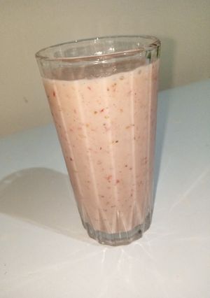 A picture of Strawberry banana smoothie🍓🍌.