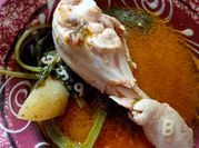 Una foto de caldito de pollo