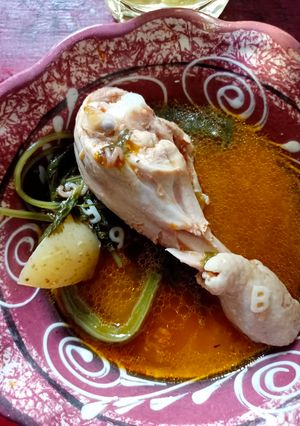 Una foto de Pollo en caldito