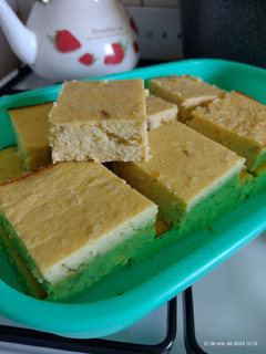 Una foto de Budín húmedo frutal. 🍎🍌Sin harina, sin azúcar. Sin TACC
