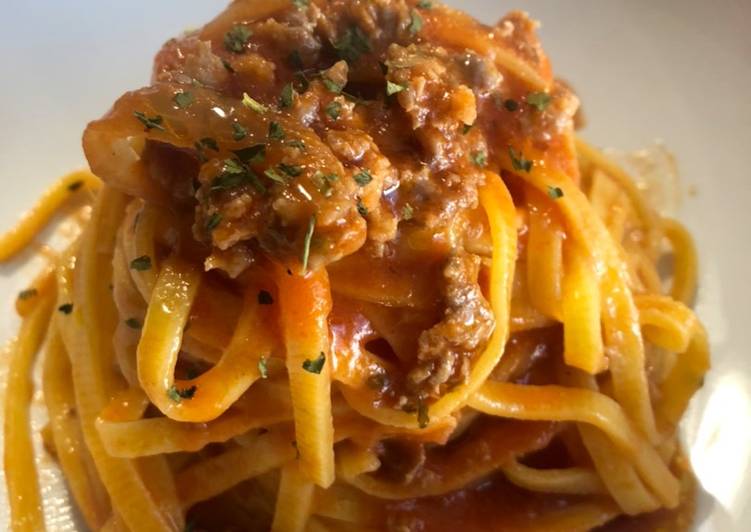 Fettuccine con sugo di salsiccia